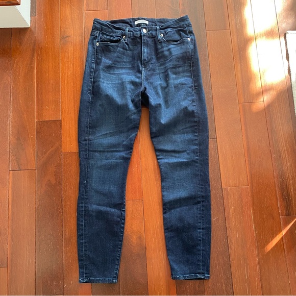 GOOD AMERICAN Good Waist Crop Dark Wash Jeans Sz 8/29 - Picture 1 of 4